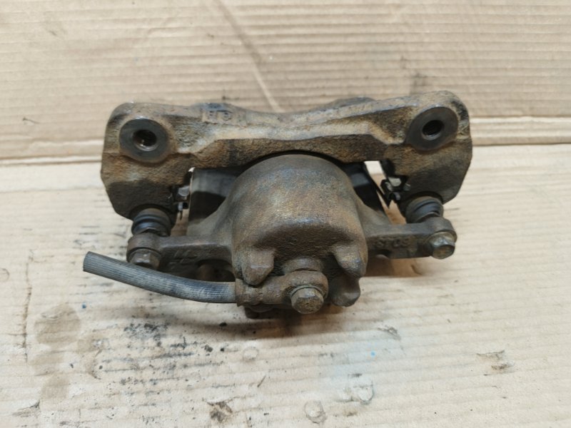 Суппорт Mitsubishi Chariot Grandis 2001