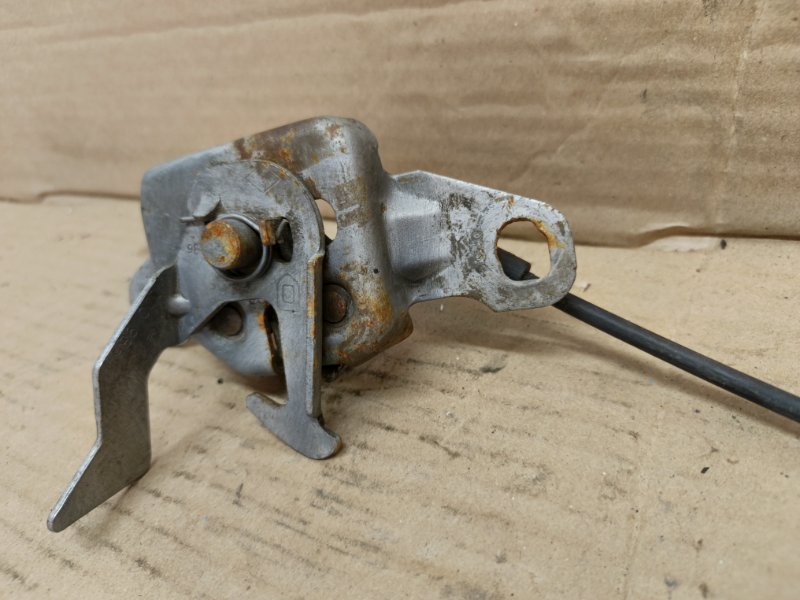 Замок капота Lada Largus 2017