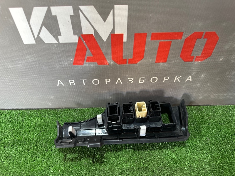 Накладка торпедо нижняя левая Kia Rio 3 HB 2013
