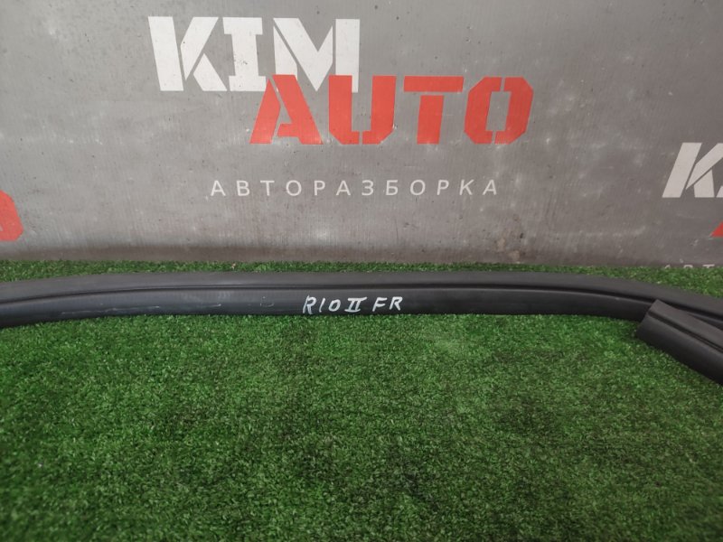 Уплотнитель передний правый(проём двери) Kia Rio 3 2013 HB