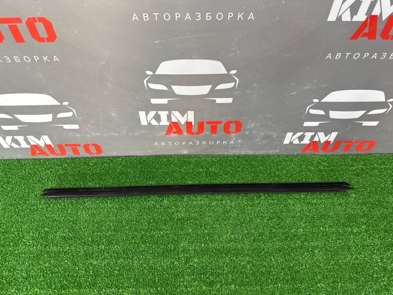 Уплотнитель перед. прав. внутренний(бархотка) Ford Focus 3 2013