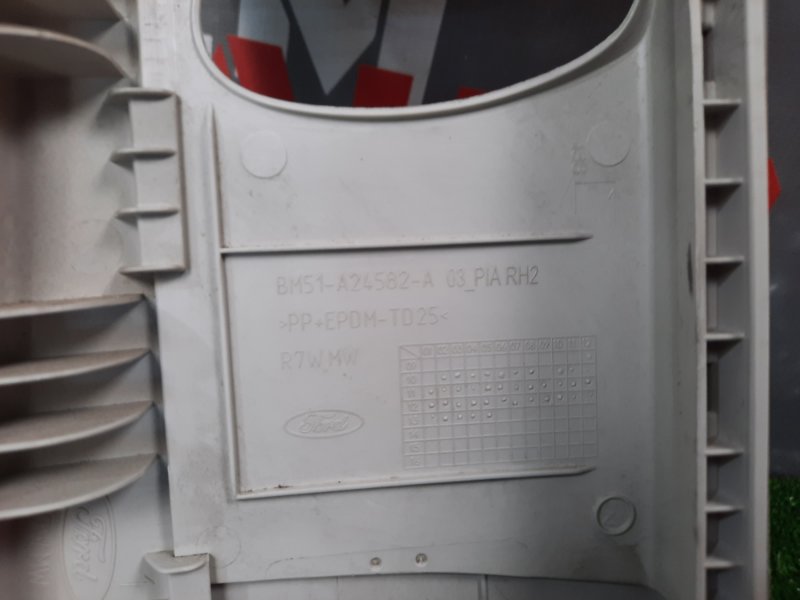Накладка центральной стойки верхняя Ford Focus 3 2013