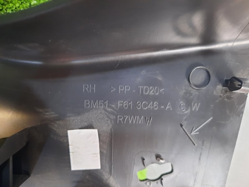 Накладка задней стойки Ford Focus 3 2013