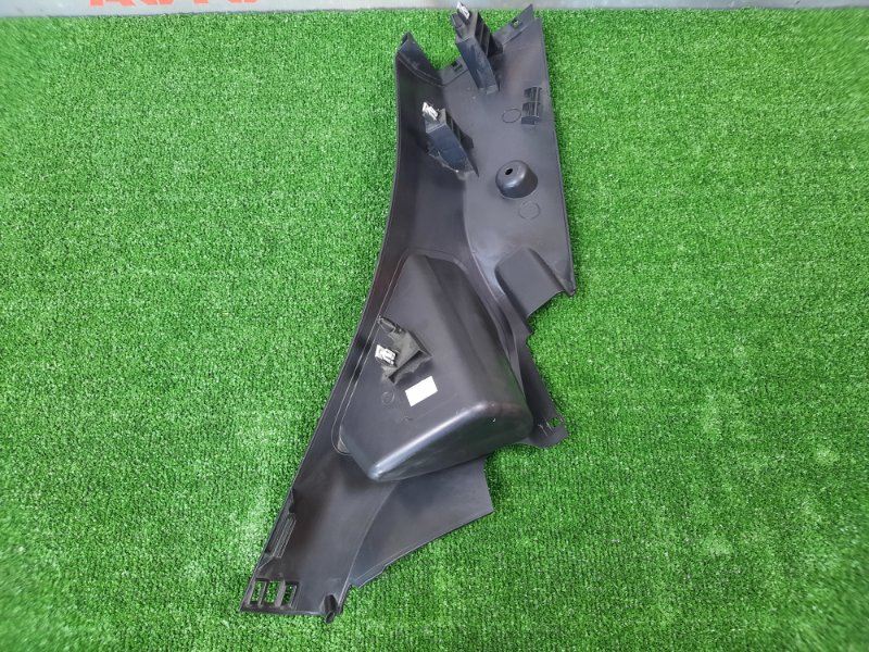 Накладка стойки нижняя Ford Focus 3 2013