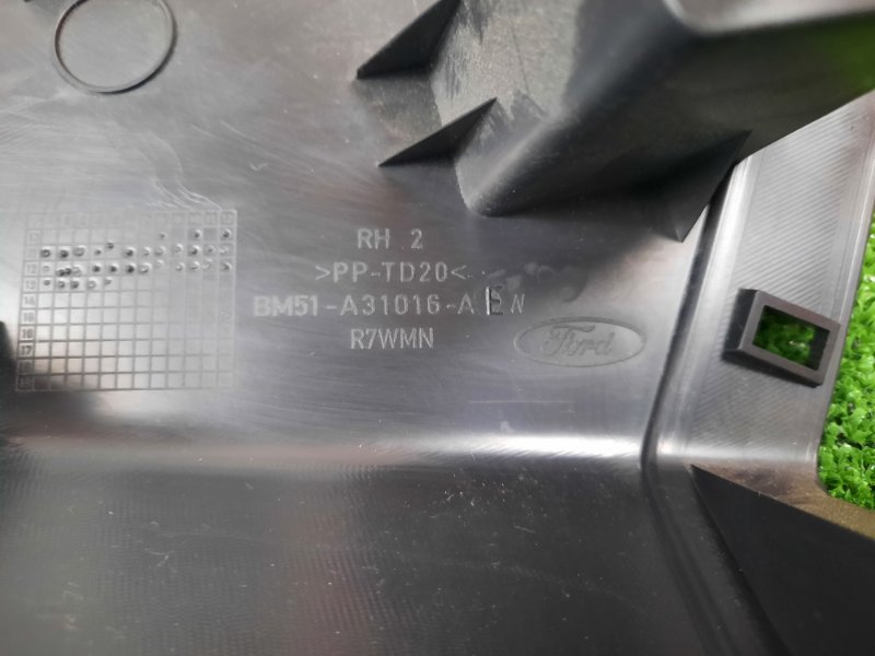 Накладка стойки нижняя Ford Focus 3 2013