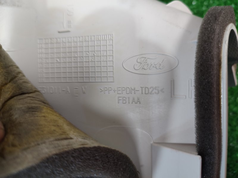 Накладка задней стойки Ford Focus 3 2013