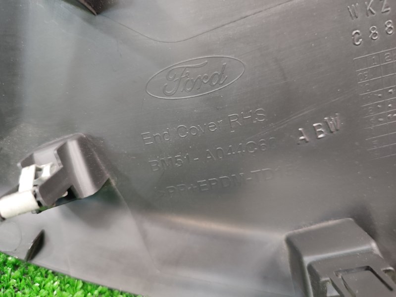 Накладка торпедо боковая Ford Focus 3 2013