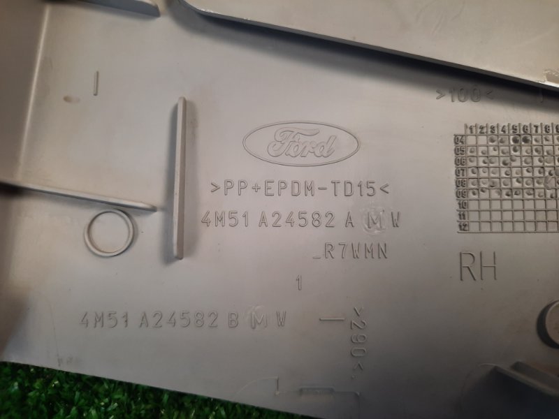 Накладка центральной стойки верхняя Ford Focus 2 2009 HB