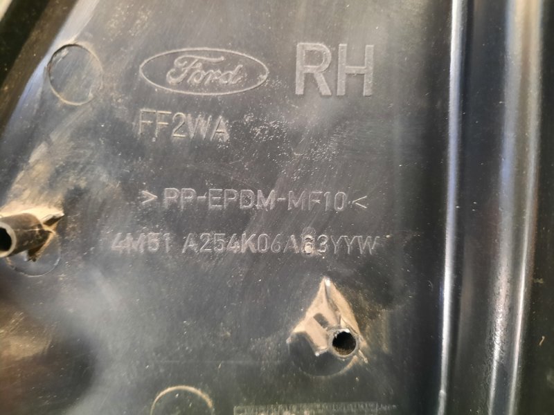 Накладка задней двери внутренняя (треугольник) Ford Focus 2 2009 HB