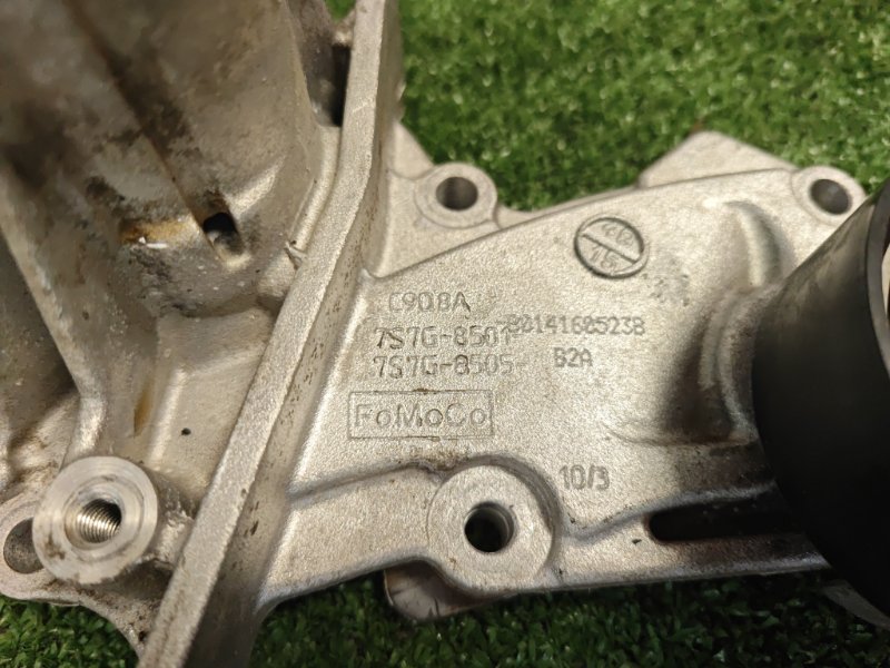 Насос водяной (помпа) с роликом Ford Focus 2 2009 HB
