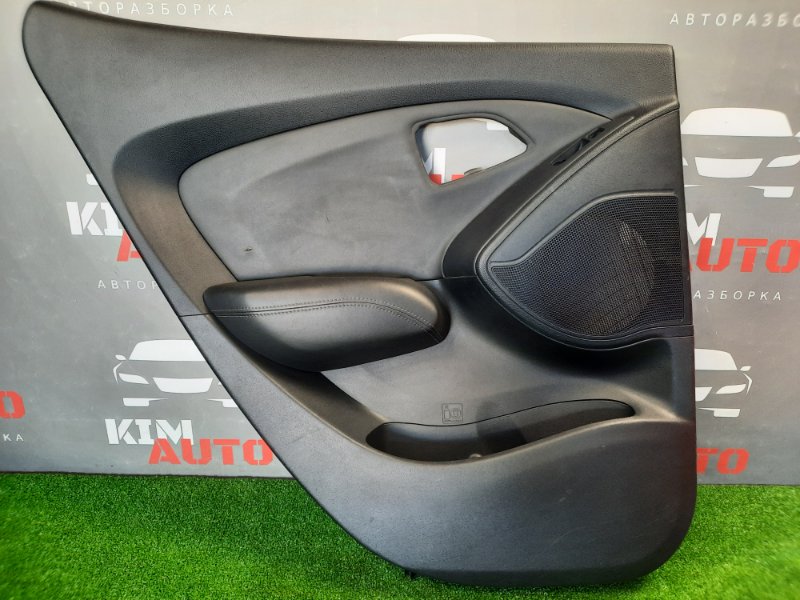 Обшивка двери задняя левая (дверная карта) Hyundai ix35 2011