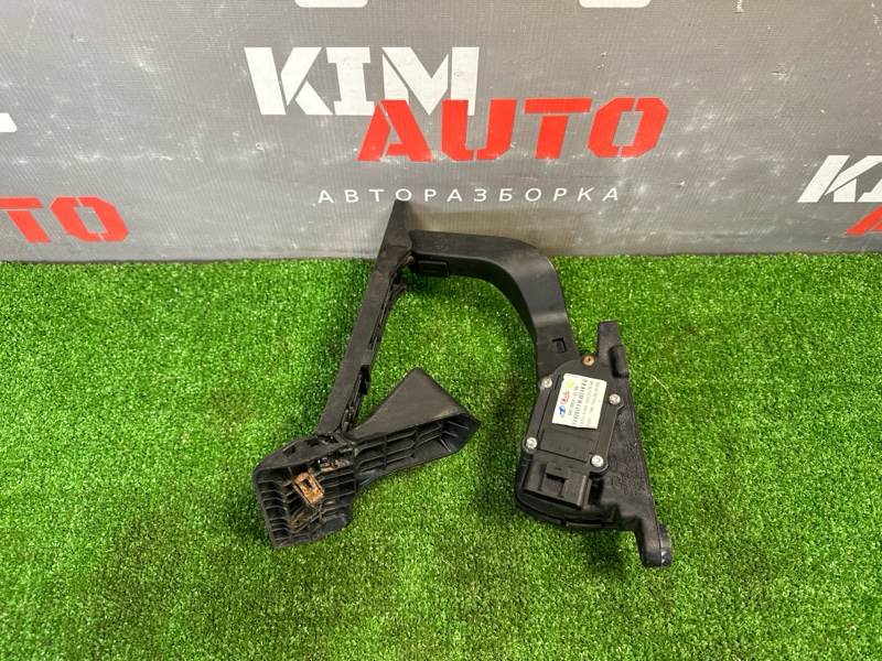 Педаль газа электронная Hyundai ix35 2011