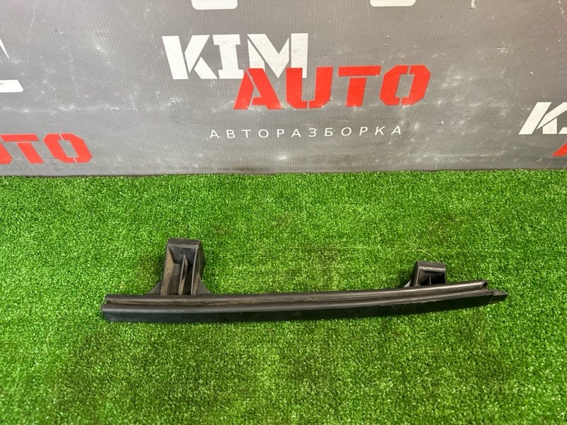 Направляющая стекла задней двери Hyundai ix35 2011