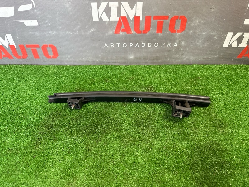 Направляющая стекла задней двери Hyundai ix35 2011
