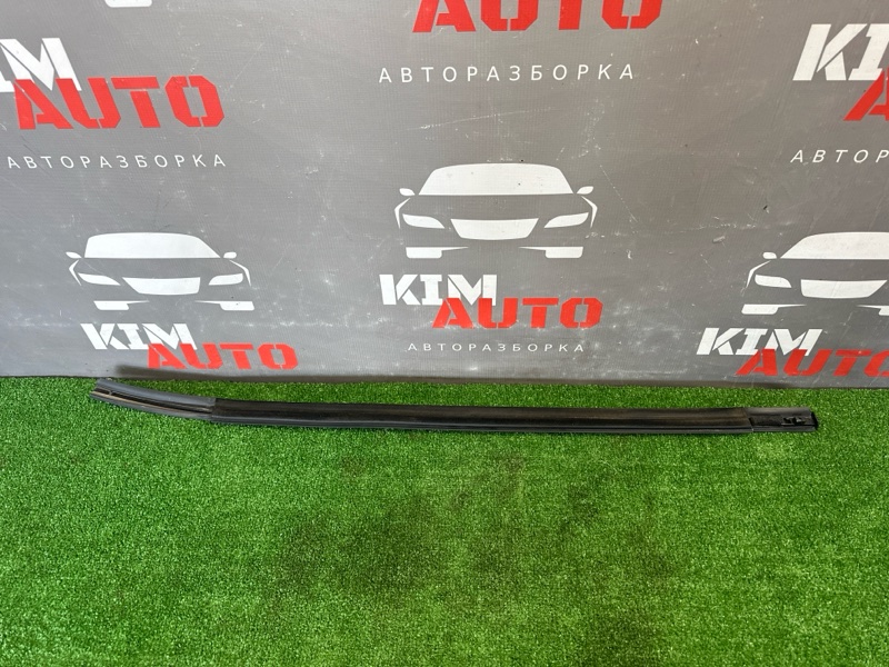 Уплотнитель стекла задний левый наружный (Бархотка) Hyundai ix35 2011