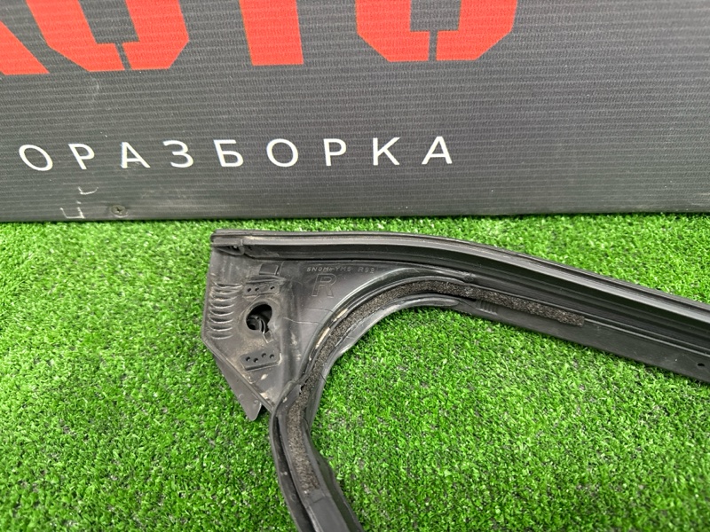 Уплотнитель двери Infiniti QX50 J55 2019