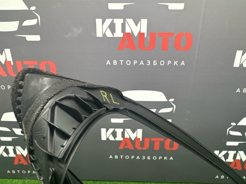 Уплотнитель стекла зад. лев. направляющий Infiniti QX50 J55 2019