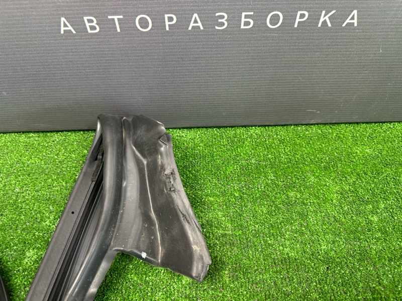Уплотнитель двери Infiniti QX50 J55 2019