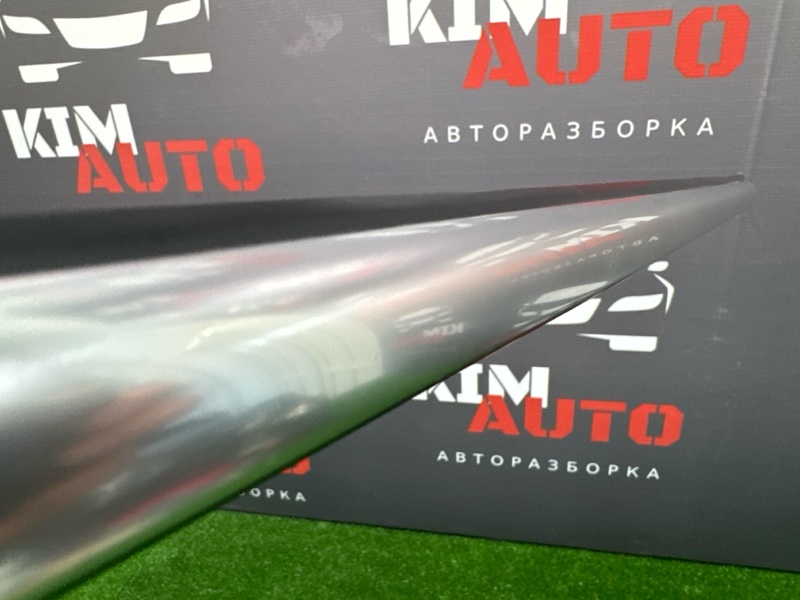 Уплотнитель стекла передний левый наружный (Бархотка) Infiniti QX50 J55 2019