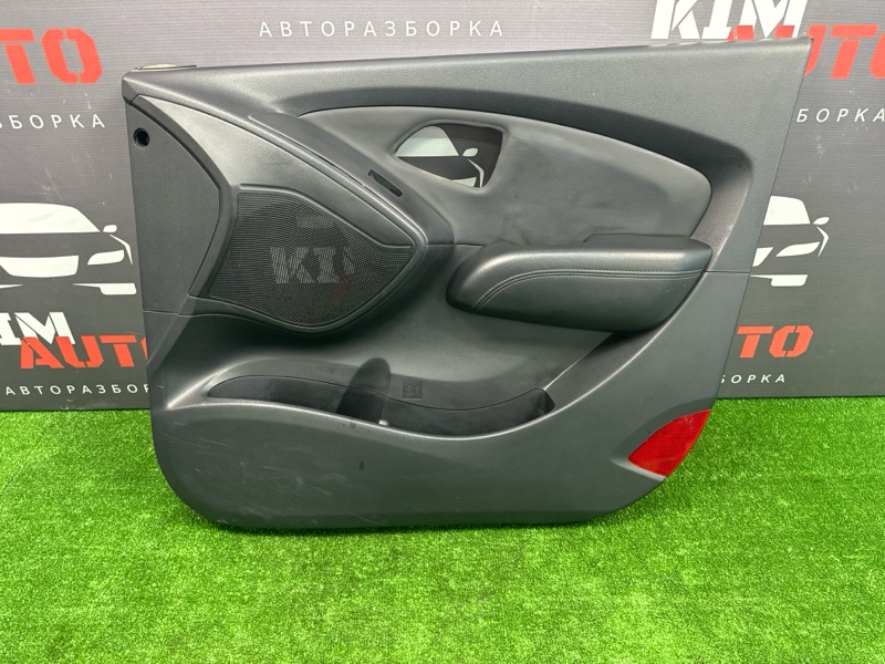Обшивка двери передняя правая (дверная карта) Hyundai ix35 2012