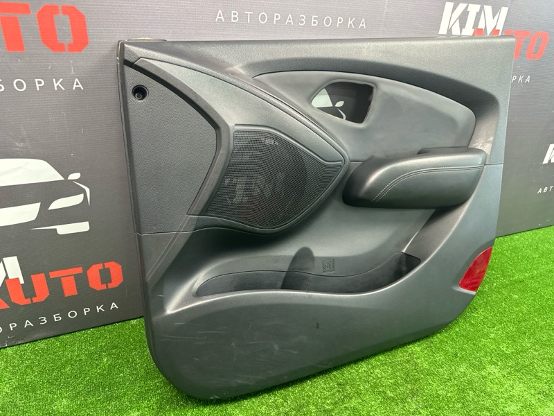 Обшивка двери передняя правая (дверная карта) Hyundai ix35 2012
