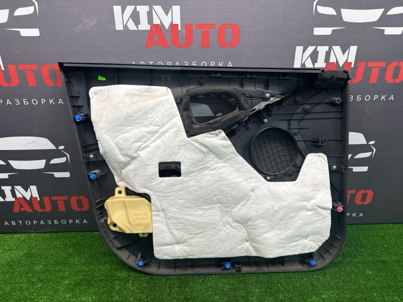 Обшивка двери передняя правая (дверная карта) Hyundai ix35 2012