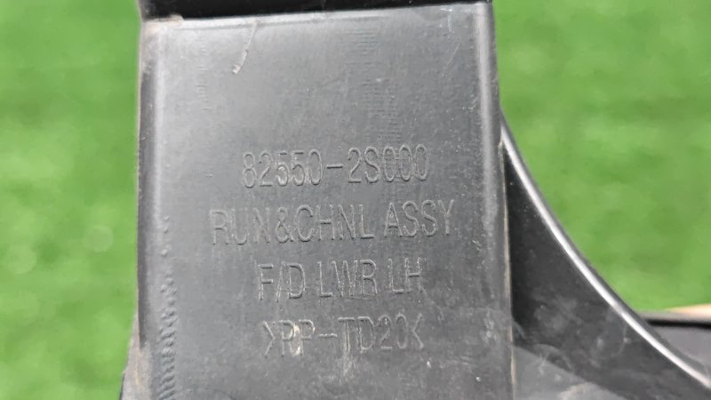 Направляющая стекла двери Hyundai ix35 2012