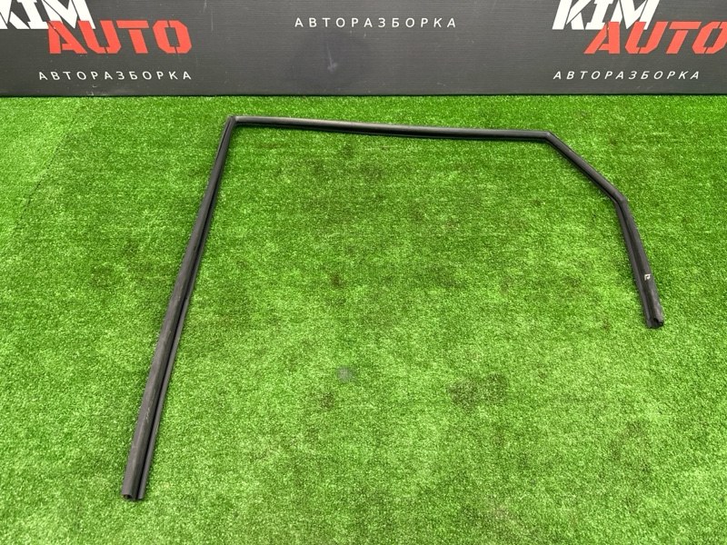Уплотнитель стекла зад.прав. направляющий Hyundai Tucson 2007 JM