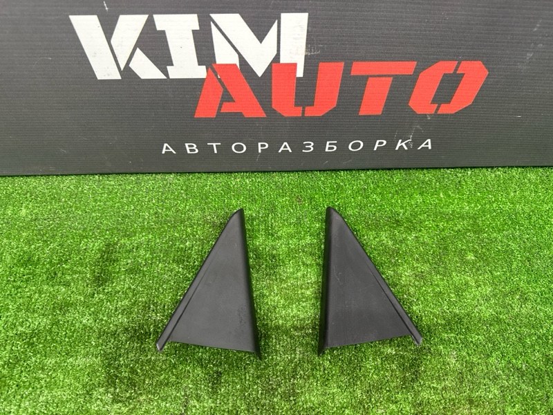 Накладка двери треугольник Hyundai Elantra HD 2008
