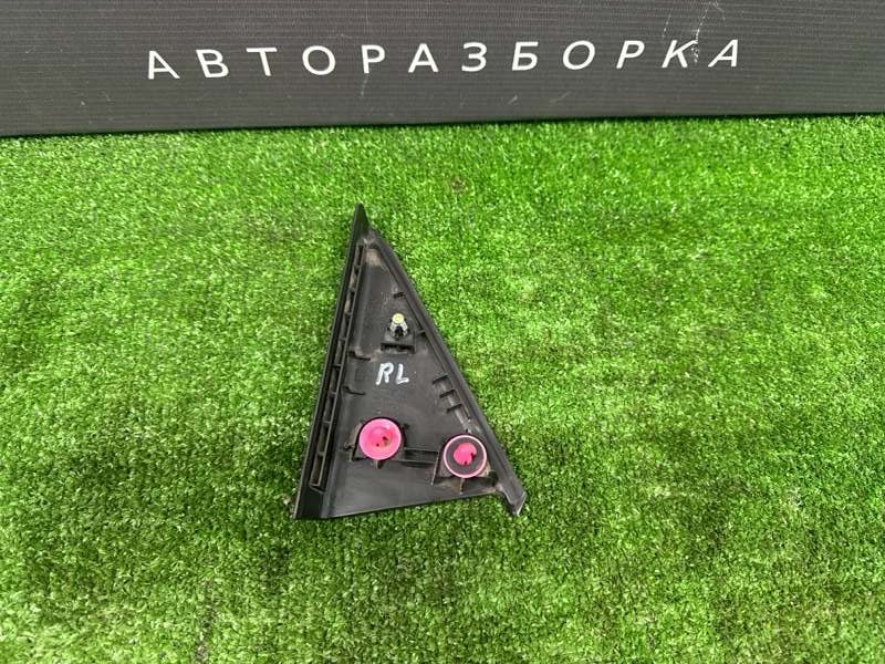 Накладка двери треугольник Hyundai Elantra HD 2008