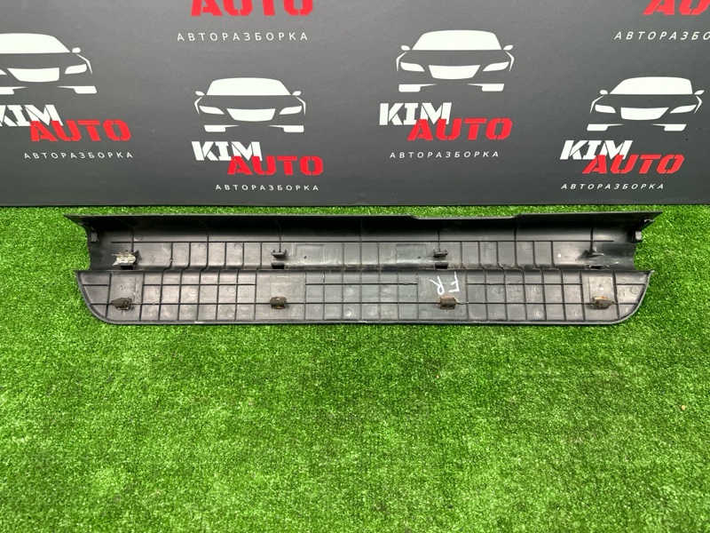 Накладка порога правая Kia Ceed 1 HB 2012 ED