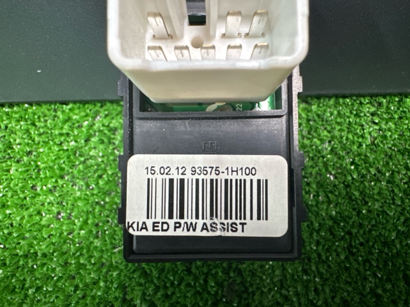 Кнопка стеклоподъемника Kia Ceed 1 HB 2012 ED