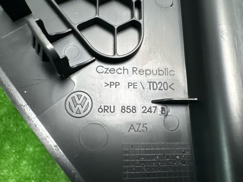 Накладка торпедо боковая Volkswagen Polo 5 2013