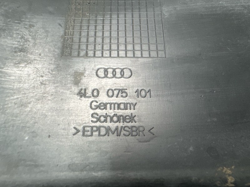 Брызговик Audi Q7 2007 4L