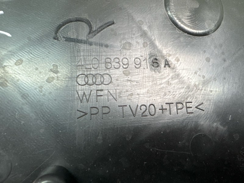 Заглушка двери Audi Q7 2007 4L