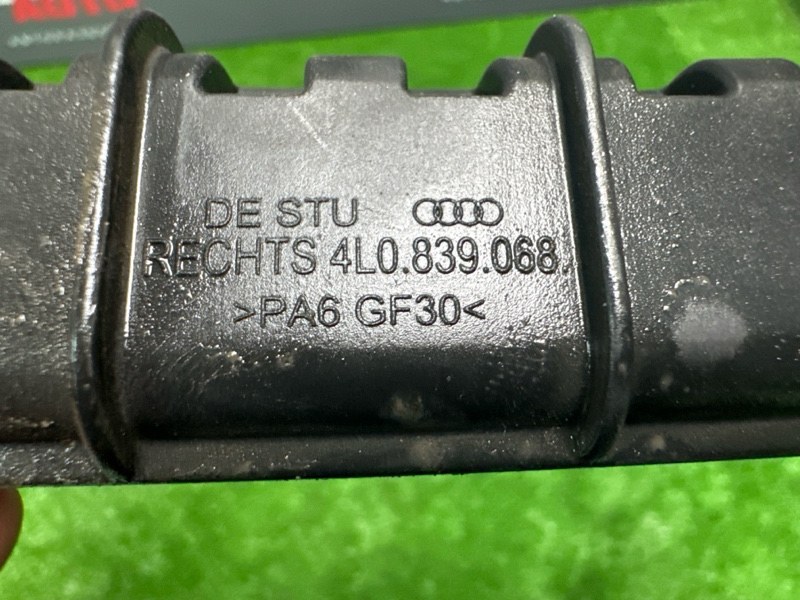 Направляющая стекла двери Audi Q7 2007 4L