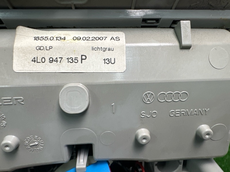Плафон подсветки салона Audi Q7 2007 4L