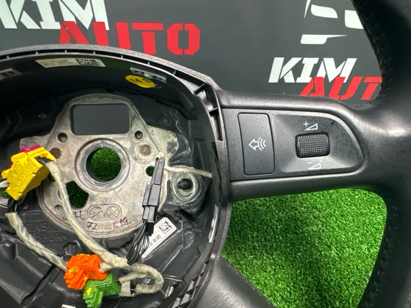 Рулевое колесо с кнопками Audi Q7 2007 4L