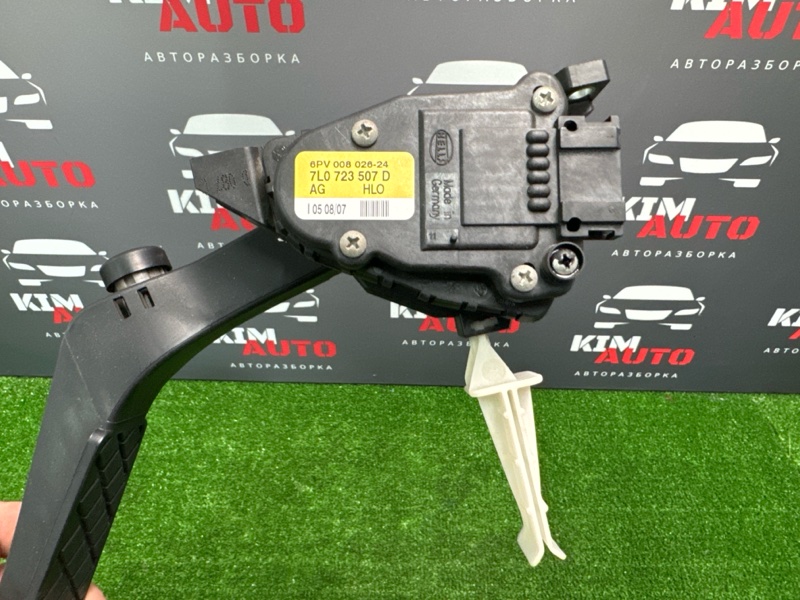 Педаль газа Audi Q7 2007 4L