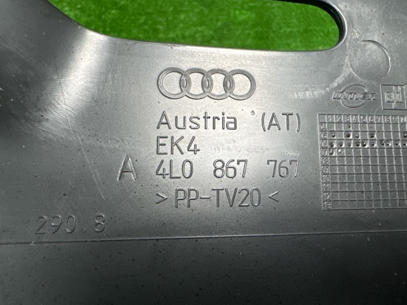 Обшивка стойки нижняя Audi Q7 2007 4L