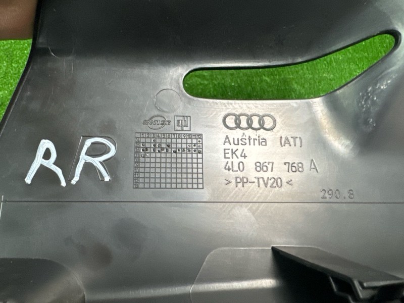 Обшивка стойки нижняя Audi Q7 2007 4L