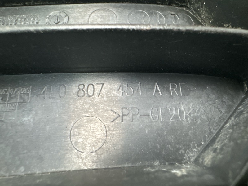 Кронштейн бампера Audi Q7 2007 4L