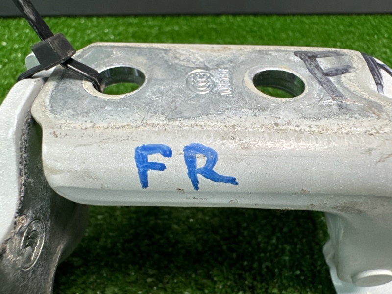 Петли двери Kia Cerato 4 2019 BD