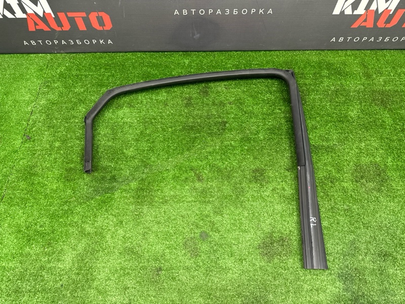 Уплотнитель стекла направляющий Kia Cerato 4 2019 BD