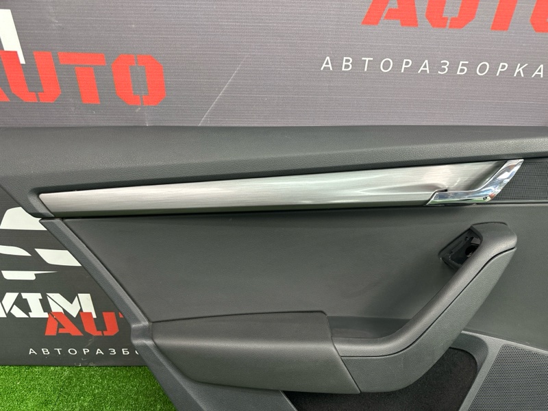 Обшивка двери Skoda Octavia 2018 A7