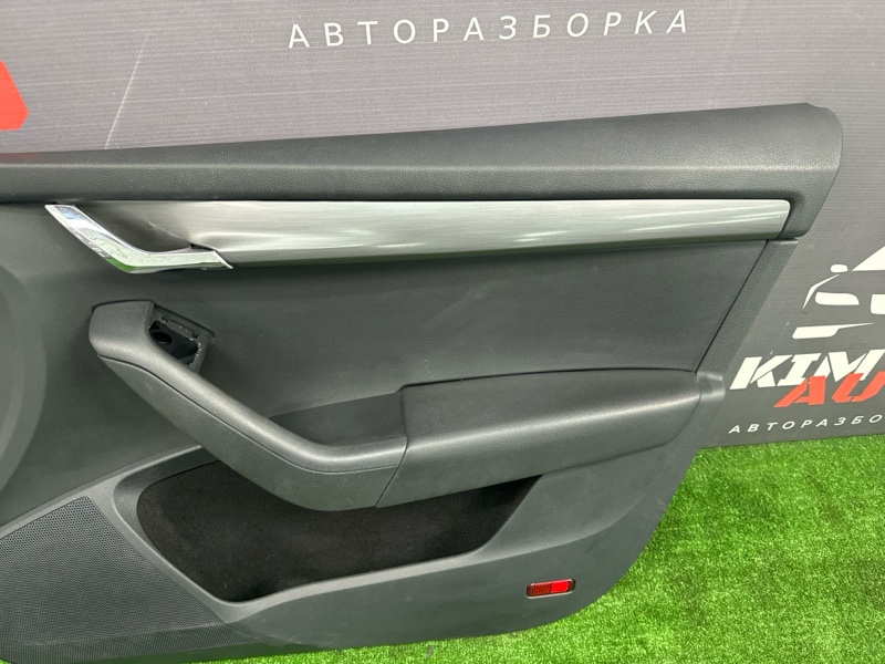 Обшивка двери Skoda Octavia 2018 A7