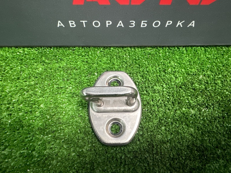 Ответная часть замка двери Skoda Octavia 2018 A7