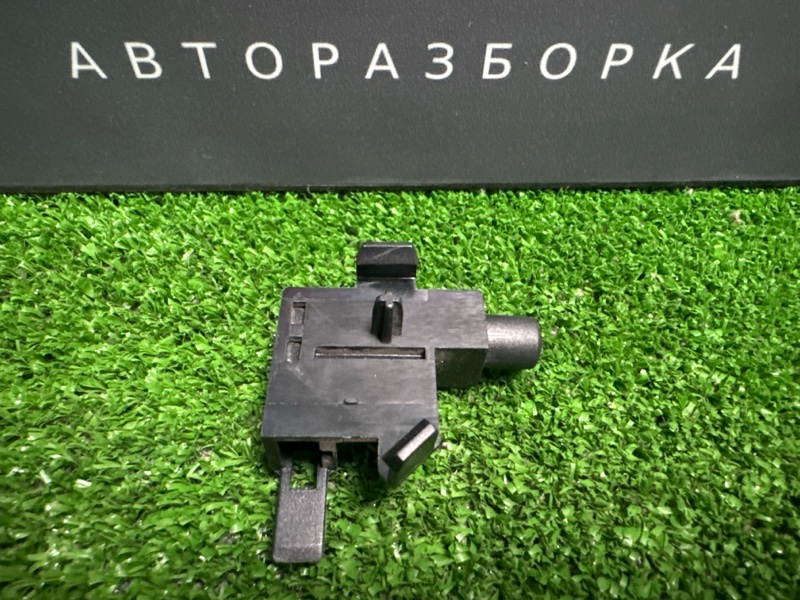 Концевик ручника Skoda Fabia 2 2011