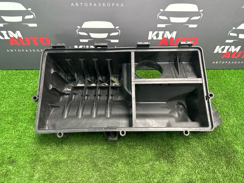 Корпус воздушного фильтра Skoda Fabia 2 2011