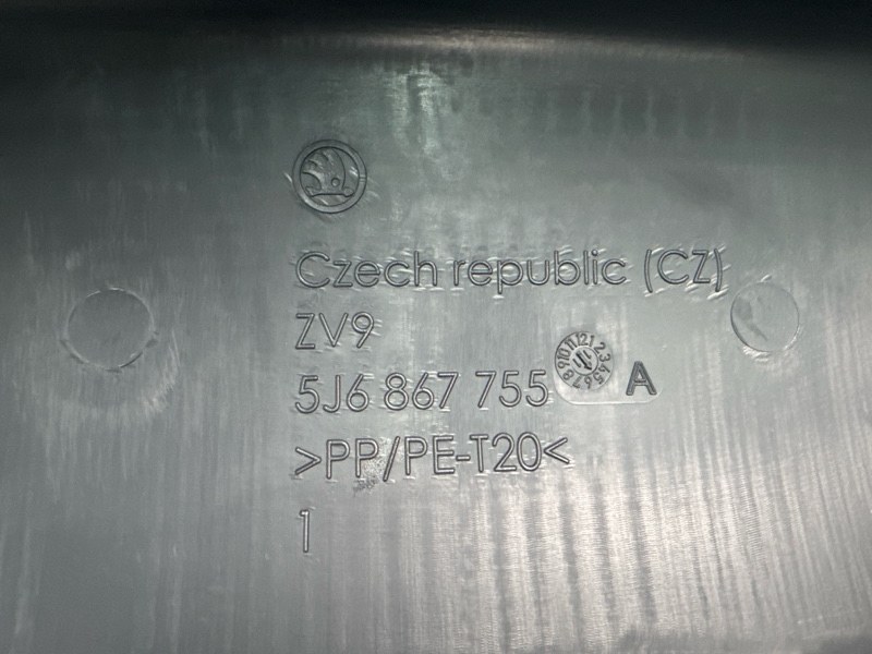 Кожух стеклоочистителя заднего стекла Skoda Fabia 2 2011